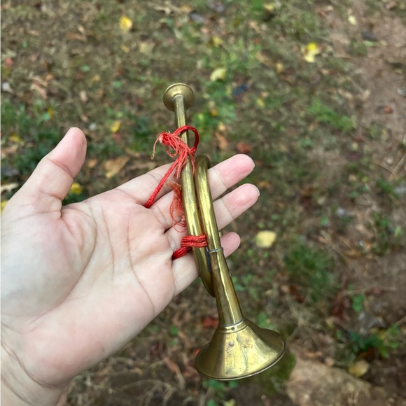 BRASS HORN VINTAGE CHRISTMAS ORNAMENT - Picture 5 of 11